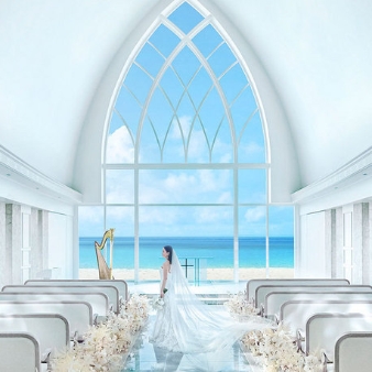 ザ・ヨミタンリゾート アクアグレイス・チャペル／ワタベウェディング：【広島】初心者向け！リゾ婚&旅行個別相談会：祭壇からは美しいビーチをのぞんで