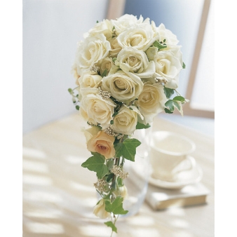 Bouquet DECO:「ホテル挙式の方に人気☆」DECO白バラのキャスケードブーケ