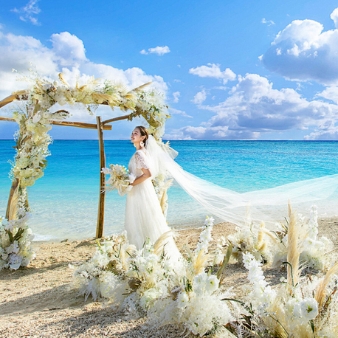セントレジェンダ ＯＫＩＮＡＷＡ（ＣＥＮＴＬＥＧＥＮＤＡ ＯＫＩＮＡＷＡ）：＼11月BIG／挙式料100％優待＆ギフト券1万＊オンライン相談会：どこまでも続く美ら海と琉球の風を感じながら、挙式もロケーションフォトも憧れをぜんぶ叶えて