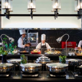 ザ・ギノザリゾート　美らの教会／アールイズ・ウエディング：☆ビュッフェ付き☆【横浜店】ヒルトン横浜ランチ付きフェア：