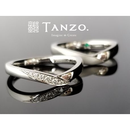 TANZO]柔らかな丸みが特徴のV字デザインの結婚指輪｜TANZO．(鍛造