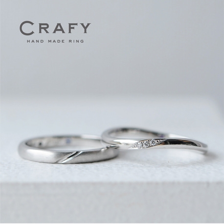 ふたりで作る結婚指輪】お揃いのライン彫りでペア感あるデザインに／プラチナ｜ＣＲＡＦＹ（クラフィ）｜ゼクシィ