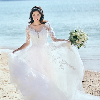 フサキビーチリゾート　ホテル＆ヴィラズ／クチュールナオコウエディング：【広島店】2日間限定フェア＊挙式料100％優待＋ドレス優待：花嫁様から絶大な支持を得ている KIYOKO HATA からリゾートウエディングのためにデザインされたKIYOKO HATA RESORT ドレスコレクションが登場！