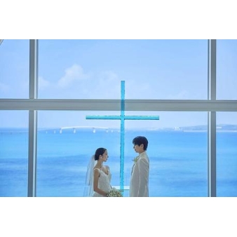 宮古島チャペル／アールイズ・ウエディング：【絶景チャペル紹介】コバルトブルーに輝く海と空を独占W！：
