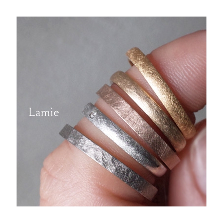 K18YG、K18CG、K18PG、PT、K18WGの選べる素材5種類｜Lamie｜ゼクシィ