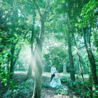 軽井沢 閑聖の杜(KARUIZAWA KANSEI NO MORI):軽井沢の自然を動画で体感!リアルWDフェア≪オンライン開催≫:2027年春、軽井沢の心地よい自然に溶け込む邸宅が誕生。オープンに先駆けて、完成予想図や動画にてご案内。軽井沢駅から徒歩5分。木漏れ日や風を感じ、美食や滞在まで愉しむ、軽井沢ならではのリゾートウエディングです。