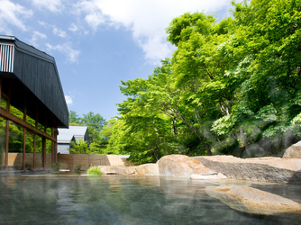 軽井沢高原教会：源泉かけ流しの日帰り温泉「トンボの湯」。寛ぎのひとときを家族やゲストにプレゼントしよう