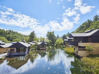 軽井沢高原教会：高級温泉宿「星のや軽井沢」の宿泊を親に贈るのもおすすめ