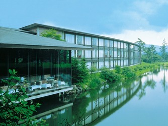 軽井沢プリンスホテル　フォレスターナ軽井沢：エリア内には様々な建築家が手がけたホテルの館が立ち並ぶ
