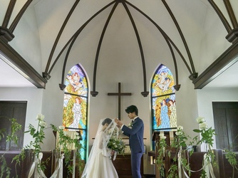 旧軽井沢礼拝堂 旧軽井沢ホテル音羽ノ森：重厚感あるクラシカルなチャペル、コウモリ天井と呼ばれる造りは本物の証