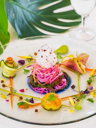 アイネス　ヴィラノッツェ　沖縄／クチュールナオコウエディング：色鮮やかな美しい料理の数々