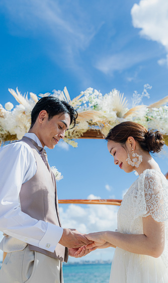 セントレジェンダ ＯＫＩＮＡＷＡ（ＣＥＮＴＬＥＧＥＮＤＡ ＯＫＩＮＡＷＡ）：美しい沖縄の眺望はもちろん、砂浜に立つガゼボや風にそよぐチュール等フォトジェニックな写真が残せる。