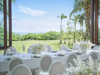 ザ・ギノザリゾート 美らの教会/アールイズ・ウエディング:沖縄の風とロケーションを感じながら楽しむ食事は格別