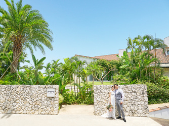 ブルー インフィニティー:赤い屋根と白い壁が目印です