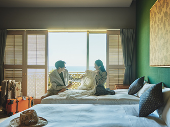 サザンチャペル／KIRANAH RESORT（キラナリゾート）沖縄：ホテルの部屋からはサザンチャペルが朝日が昇る方向に見える