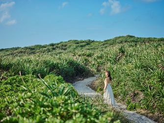 宮古島チャペル／アールイズ・ウエディング：大自然の中で非日常的なお写真を。