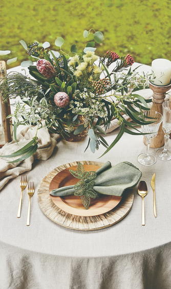 シギラ ミラージュチャペル／シギラセブンマイルズリゾート：幸せの象徴とされてきたグリーンリースをモチーフにしたボタニカルデザイン