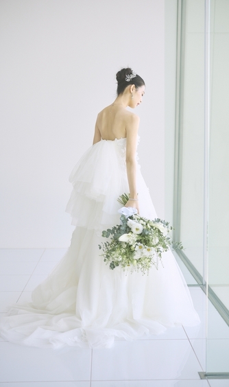 シギラ ミラージュチャペル／シギラセブンマイルズリゾート：「ありのまま」を表す"ecru”「花嫁」を表す”spose"スウィートな美しさを引き立たせるドレス