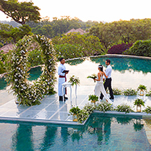 フォーシーズンズ リゾート バリ アット ジンバラン ベイ：紺碧（こんぺき）のインド洋を見下ろすラグジュアリーリゾート