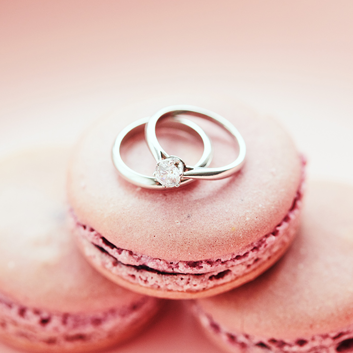 婚約指輪と結婚指輪ってなにが違うの 意味は 価格は 徹底比較で解説 結婚指輪 婚約指輪 ゼクシィ