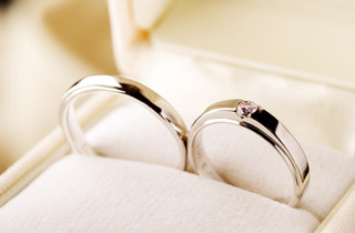 個性的な結婚指輪の デザイン 幅広のリング 結婚指輪 婚約指輪 ゼクシィ