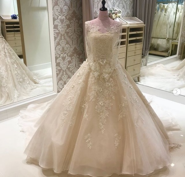 weddingdress.jpg