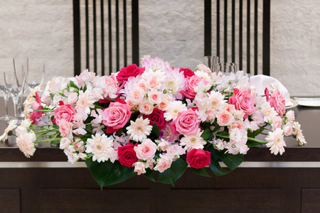 ａｒｔ ｂｅｌｌ ａｎｇｅ 札幌のプランナーブログ キュートな色味の会場装花 結婚式場 ウエディング 挙式 ブライダル ゼクシィ
