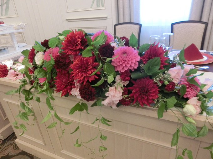 ホテルモントレ大阪のプランナーブログ ダリアの装花 結婚式場 ウエディング 挙式 ブライダル ゼクシィ
