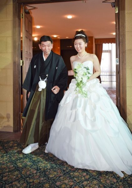 ベルナール酒田のプランナーブログ 知っておきたい 結婚式で新郎新婦のお父さまは何を着る 結婚 式場 ウエディング 挙式 ブライダル ゼクシィ