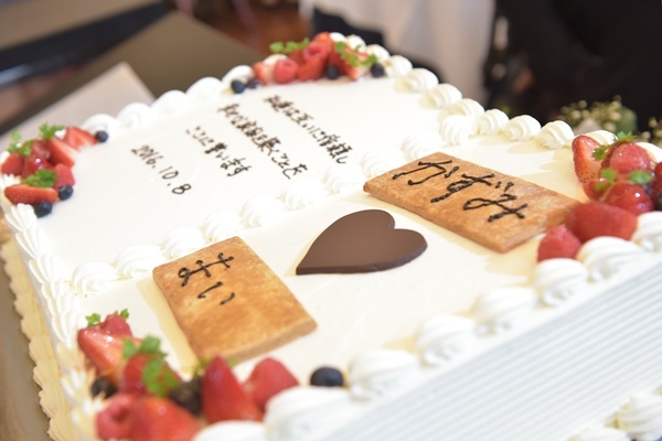 ピアザ ララ ルーチェのプランナーブログ ウェディングケーキもこだわって選びませんか 結婚式場 ウエディング 挙式 ブライダル ゼクシィ