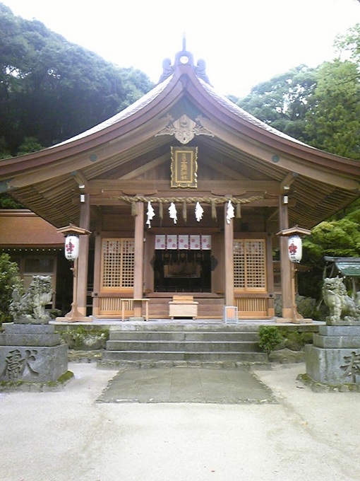 竈門神社本殿.jpg