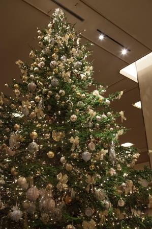 帝国ホテル 東京のプランナーブログ 16年のクリスマスツリーをご紹介します 結婚式場 ウエディング 挙式 ブライダル ゼクシィ