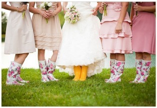 Rainy_Wedding_Day_Wedding_Wellies_Caitlin_Thomas_Photography_Wedding_Inspiration_Before_the_Big_Day_Wedding_Blog_UK.jpg
