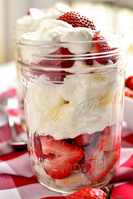 Strawberry-Angel-Food-Jars-02_mini[1].jpg