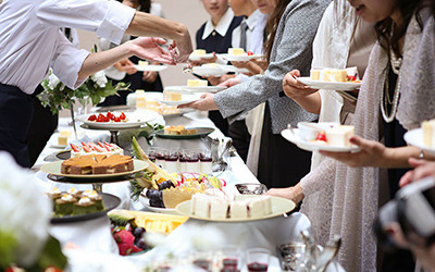 ｌａｚｏｒ ｇａｒｄｅｎ ｎａｇｏｙａ ラソール ガーデン 名古屋 のプランナーブログ 結婚式を盛り上げる料理演出 人気のビュッフェに お茶漬け をプラス 結婚式場 ウエディング 挙式 ブライダル ゼクシィ
